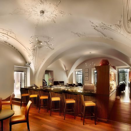그랜드 마크 프라하 - 더 리딩 호텔 오브 월드 레스토랑 사진 The bar at the Mandarin Oriental, Munich