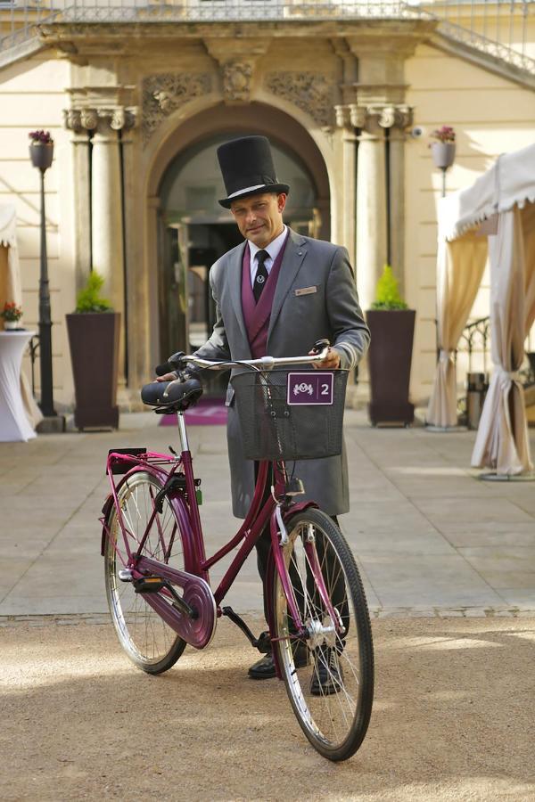 그랜드 마크 프라하 - 더 리딩 호텔 오브 월드 외부 사진 Bicycle concierge