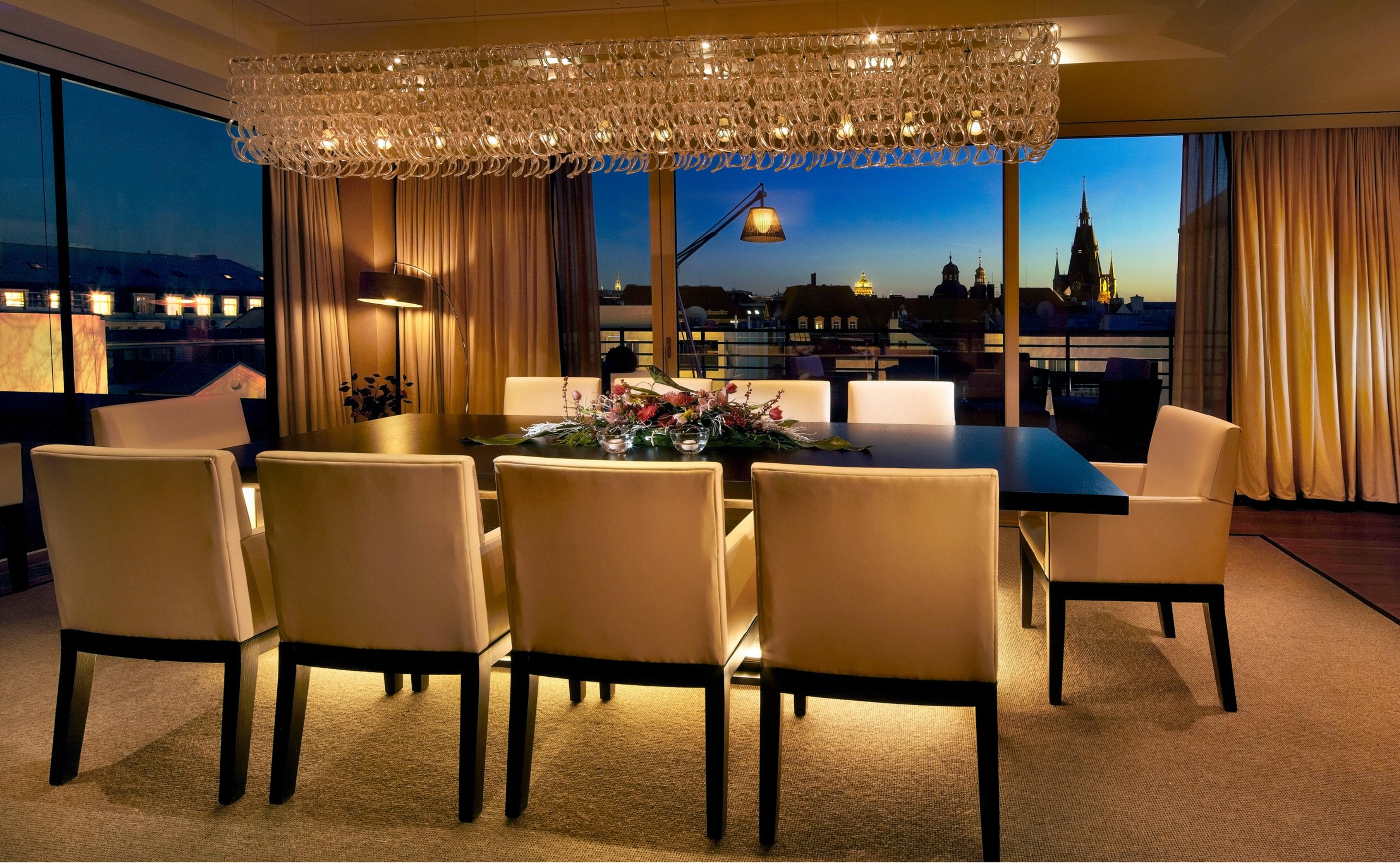 그랜드 마크 프라하 - 더 리딩 호텔 오브 월드 레스토랑 사진 A suite at Mandarin Oriental Munich